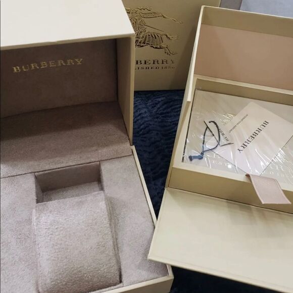 NIB Brown Dial Rose Gold Burberry Watch - Picture 16 of 16